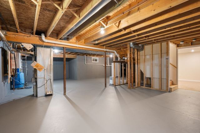 12 Rocky Woods Rd, Hopkinton, MA 01748