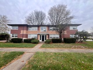 10351 Chaucer Street 2S, Westchester, IL 60154