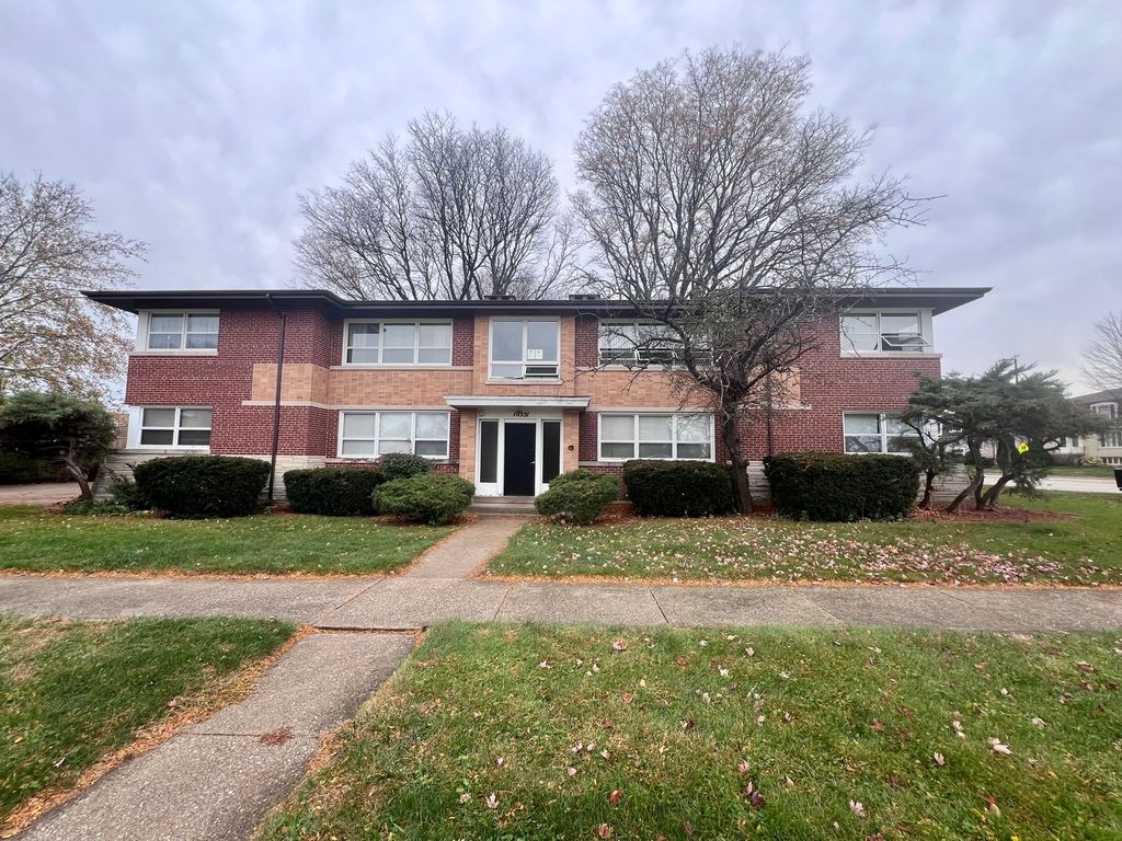 10351 Chaucer Street 2S, Westchester, IL 60154
