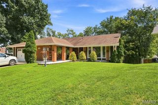 12160 Oakwilde CT Court, Maryland Heights, MO 63043