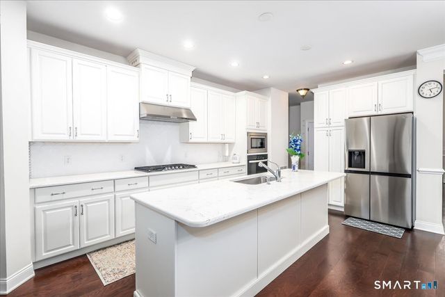 18 Hunting Ridge Lane 18, Bethel, CT 06801