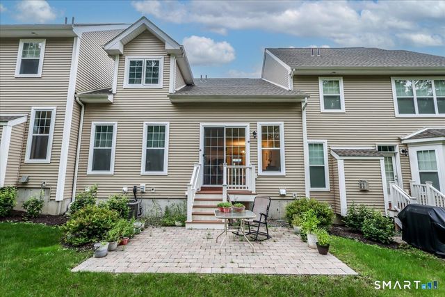 18 Hunting Ridge Lane 18, Bethel, CT 06801
