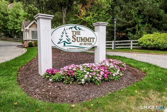 18 Hunting Ridge Lane 18, Bethel, CT 06801