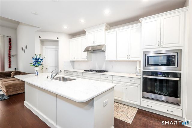 18 Hunting Ridge Lane 18, Bethel, CT 06801