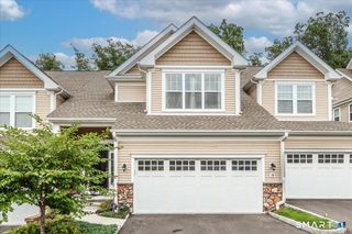 18 Hunting Ridge Lane 18, Bethel, CT 06801