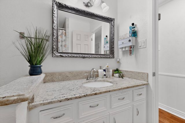 1413 Bowie, Corsicana, TX 75110