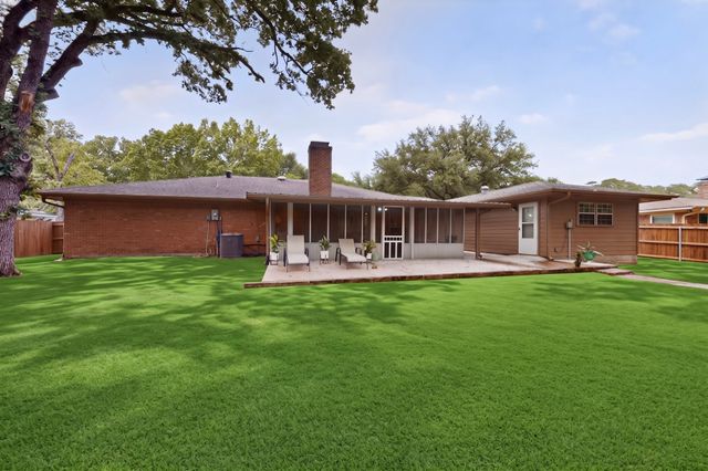 1413 Bowie, Corsicana, TX 75110