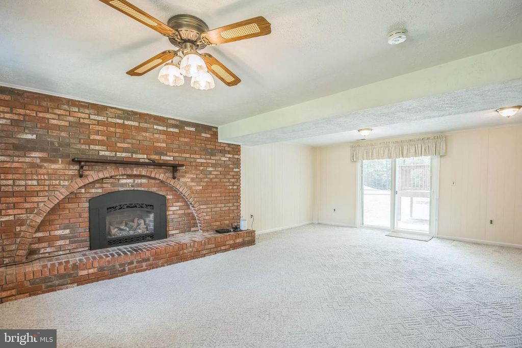 6580 HORSESHOE DR, La Plata, MD 20646
