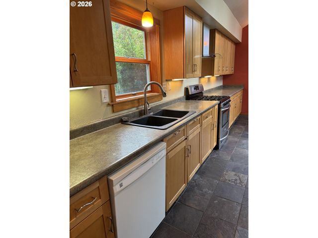 2359 COLUMBIA St, Eugene, OR 97403