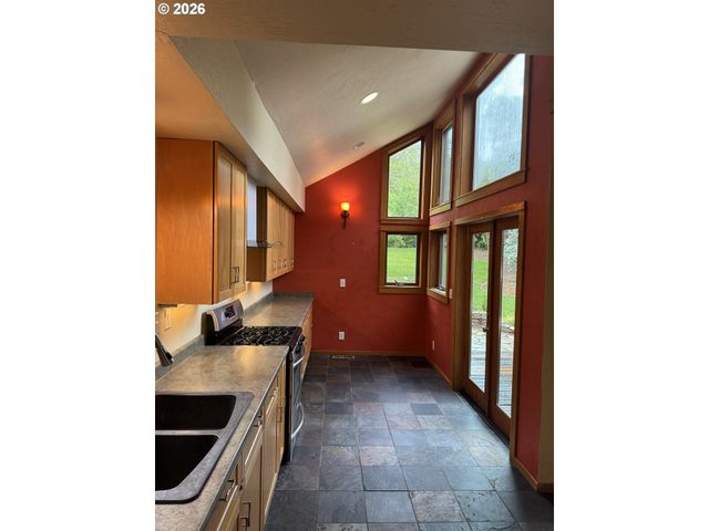 2359 COLUMBIA St, Eugene, OR 97403