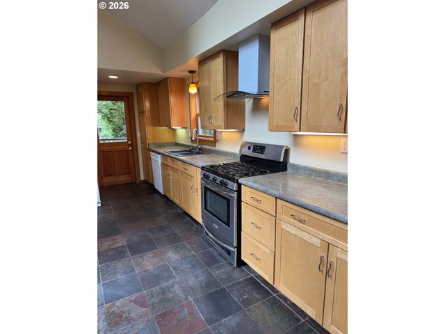 2359 COLUMBIA St, Eugene, OR 97403