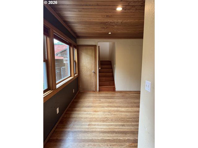 2359 COLUMBIA St, Eugene, OR 97403