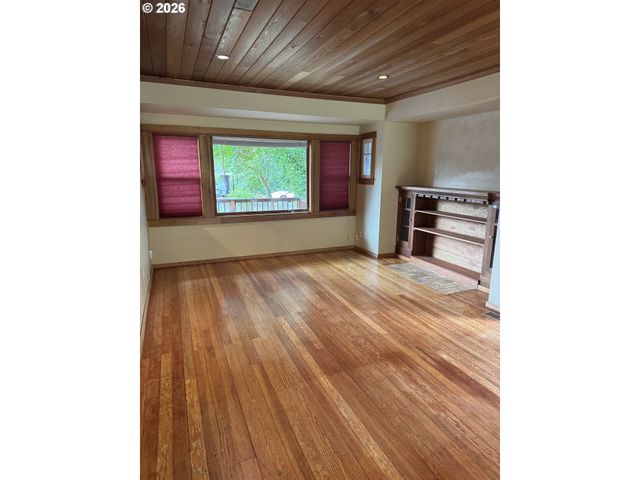 2359 COLUMBIA St, Eugene, OR 97403