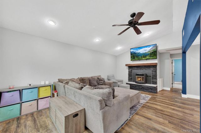 12 Ronnie Lane, Poughkeepsie, NY 12601