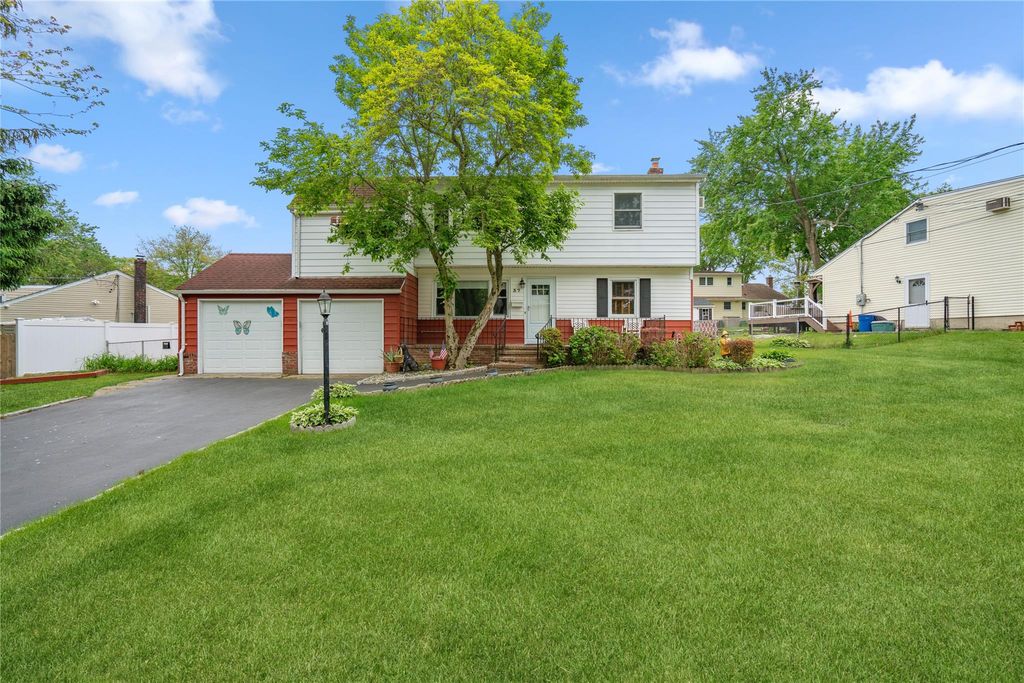 37 Quebec Drive, Huntington Station, NY 11746