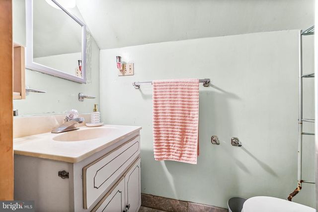 253 N GUERNSEY RD, West Grove, PA 19390