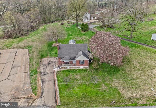 253 N GUERNSEY RD, West Grove, PA 19390