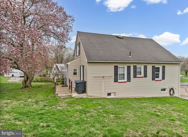 253 N GUERNSEY RD, West Grove, PA 19390