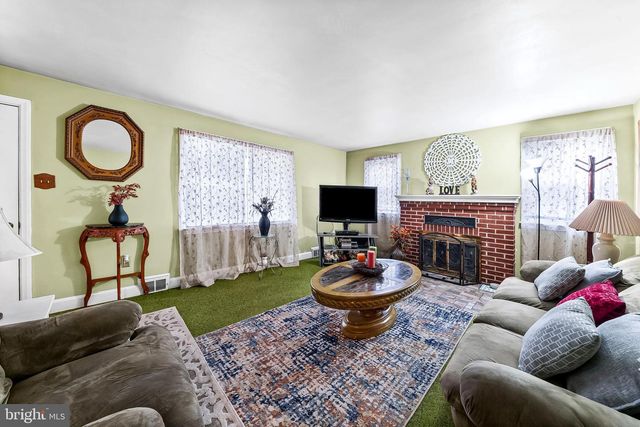 253 N GUERNSEY RD, West Grove, PA 19390