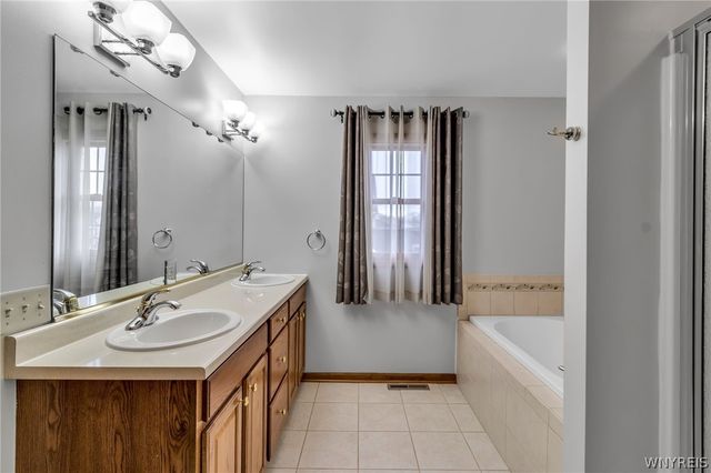 3657 Culpepper Drive, Wheatfield, NY 14120
