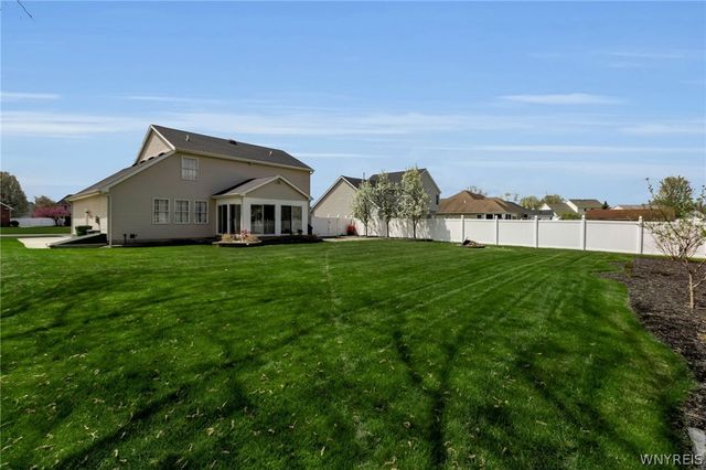3657 Culpepper Drive, Wheatfield, NY 14120