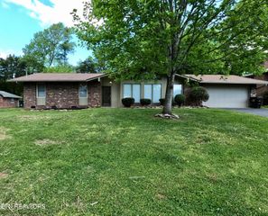8621 Dovefield Drive, Knoxville, TN 37923