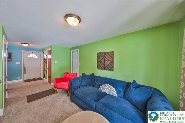 152 Jonathan Drive, Palmer Twp, PA 18045