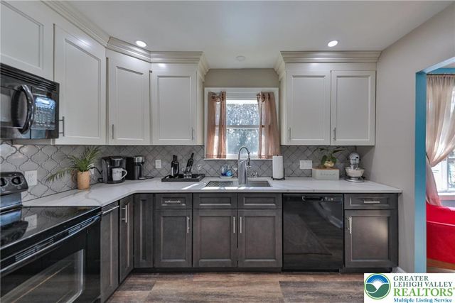 152 Jonathan Drive, Palmer Twp, PA 18045