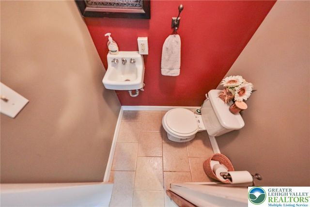 152 Jonathan Drive, Palmer Twp, PA 18045