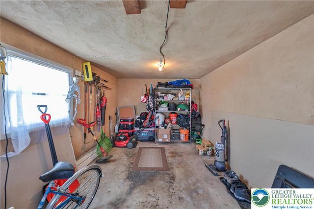 152 Jonathan Drive, Palmer Twp, PA 18045