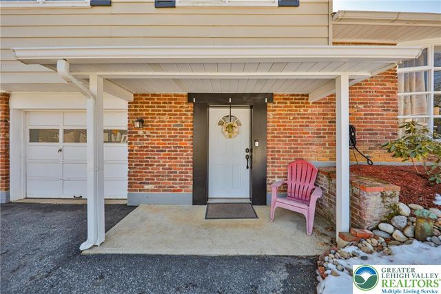 152 Jonathan Drive, Palmer Twp, PA 18045