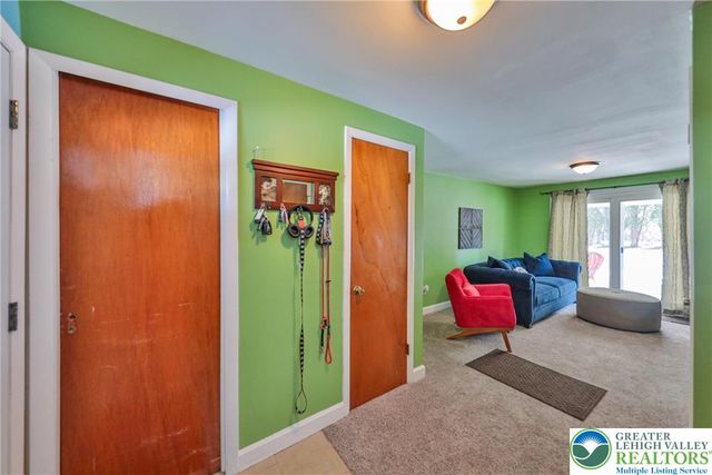 152 Jonathan Drive, Palmer Twp, PA 18045