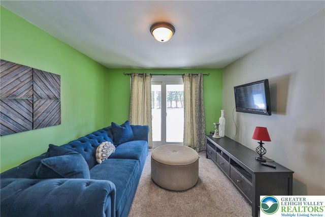 152 Jonathan Drive, Palmer Twp, PA 18045