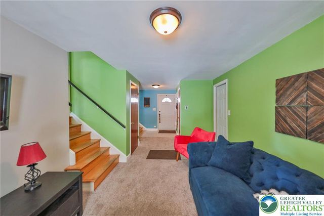 152 Jonathan Drive, Palmer Twp, PA 18045