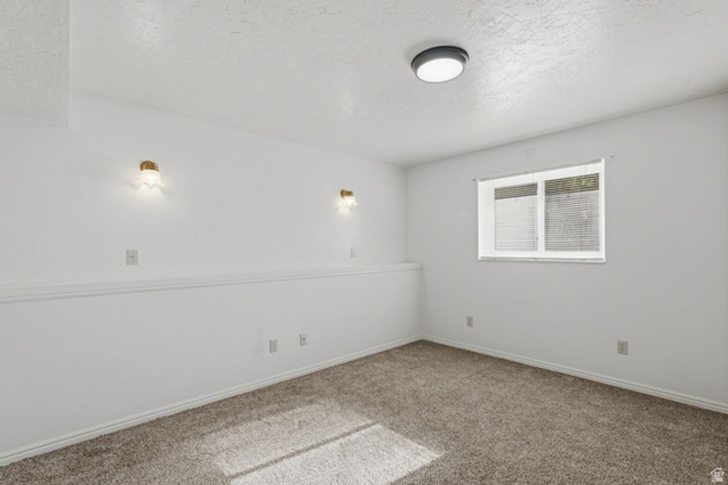 Image 33 of property listing at 2755 N 1700 E, Layton, UT 84040