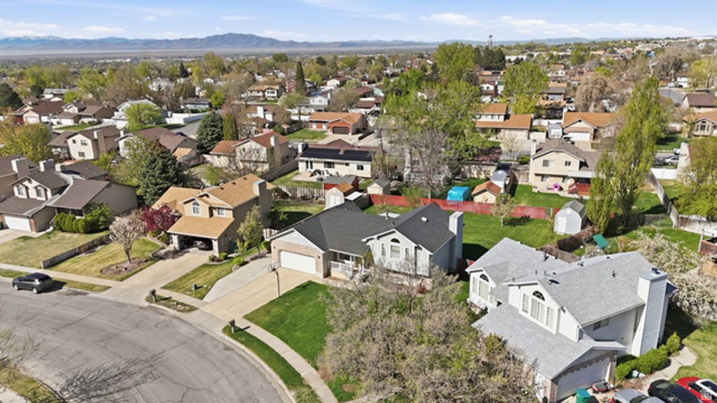 Image 44 of property listing at 2755 N 1700 E, Layton, UT 84040