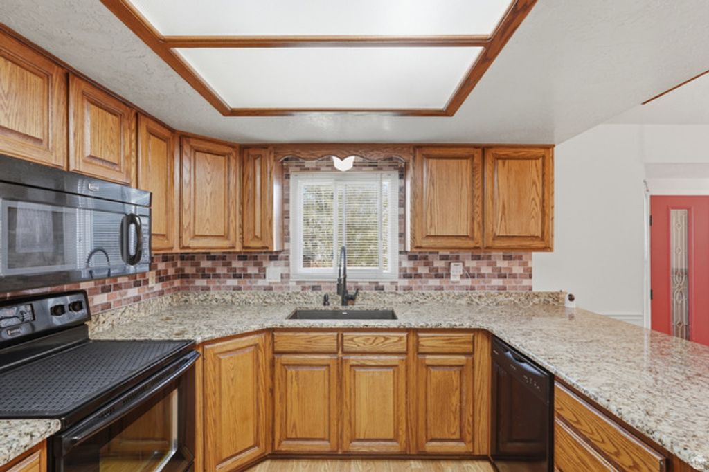 Image 10 of property listing at 2755 N 1700 E, Layton, UT 84040