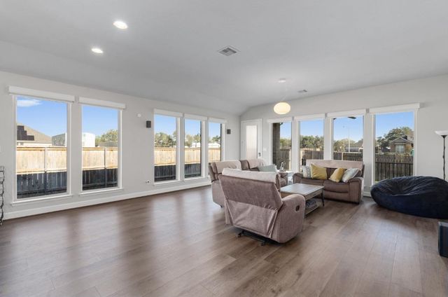 547 Jefferson DR, Kyle, TX 78640