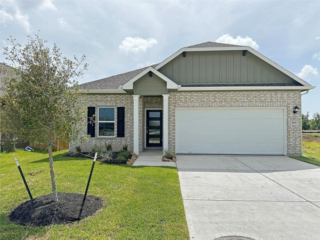 813 Apple Blossom Drive, La Marque, TX 77568