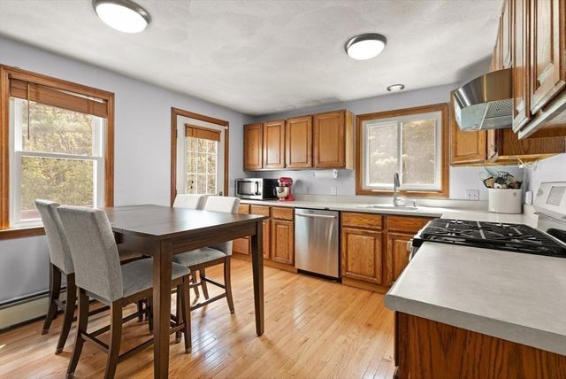 8 Matthew Lane, Chelmsford, MA 01824
