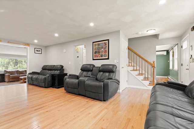 8 Matthew Lane, Chelmsford, MA 01824