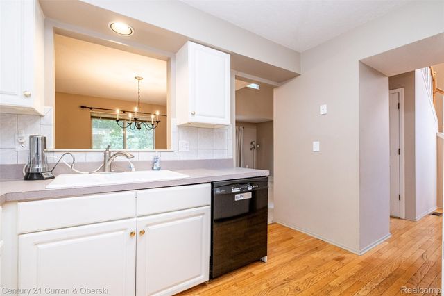 6565 Quail Run Circle, Westland, MI 48185
