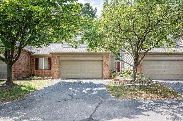 6565 Quail Run Circle, Westland, MI 48185