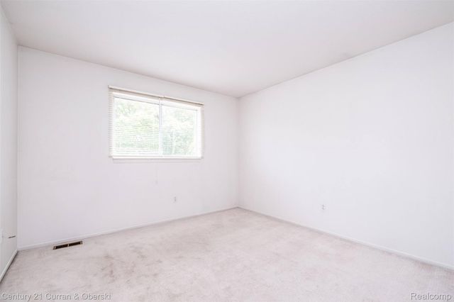 6565 Quail Run Circle, Westland, MI 48185