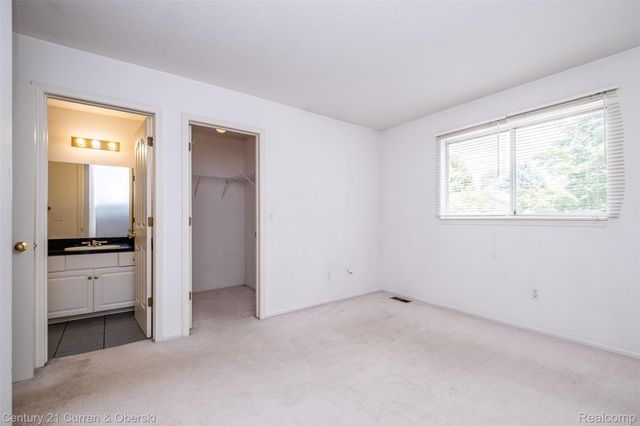 6565 Quail Run Circle, Westland, MI 48185