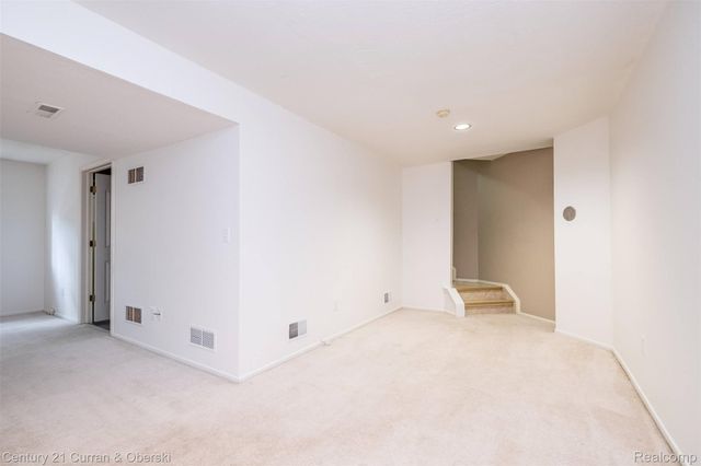 6565 Quail Run Circle, Westland, MI 48185