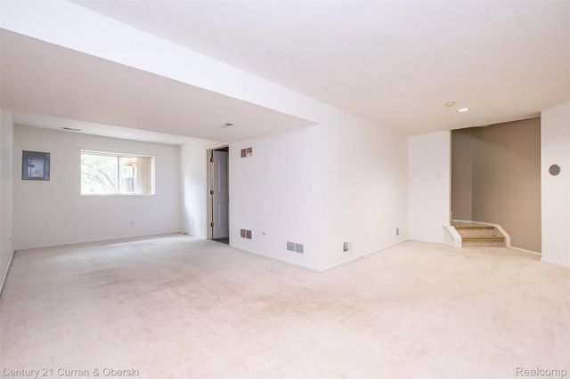 6565 Quail Run Circle, Westland, MI 48185