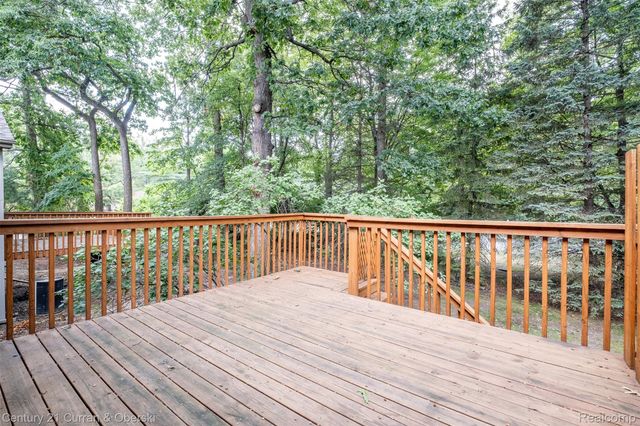 6565 Quail Run Circle, Westland, MI 48185