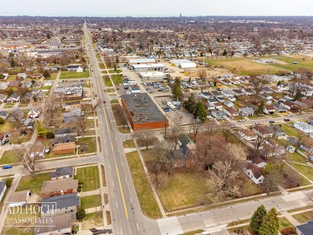 17526 E 10 Mile Road, Eastpointe, MI 48021