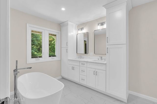 14 Mayfair Court, Little Silver, NJ 07739